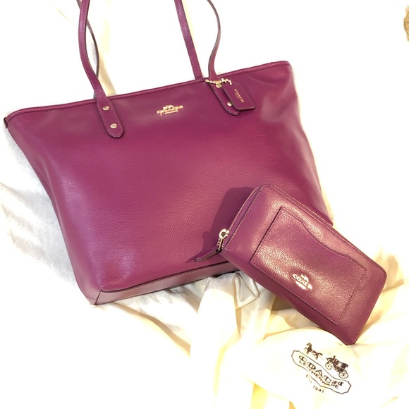 SOLD!!! COACH Pebbled Leather Tote (Plum) - Picture 8 of 8